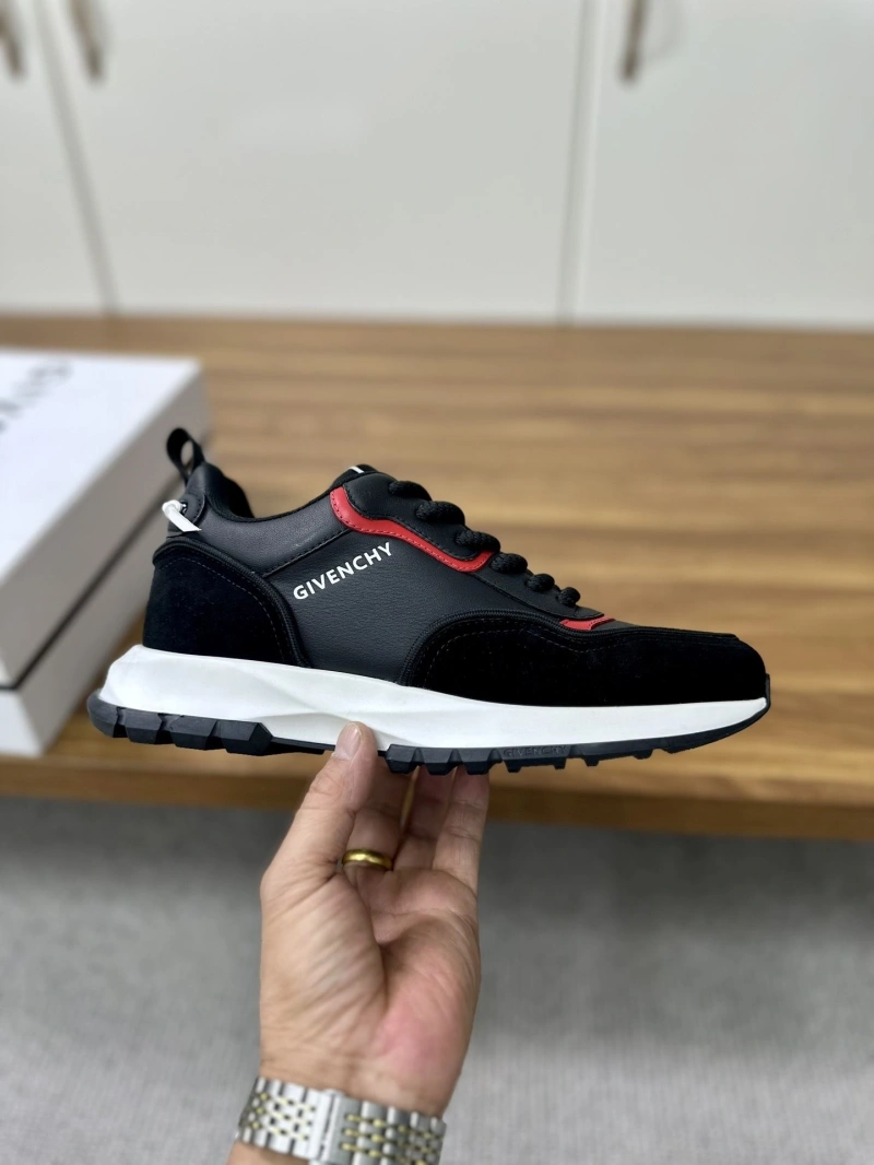 Gxvxnchy Sneakers EyeCatching 153391
