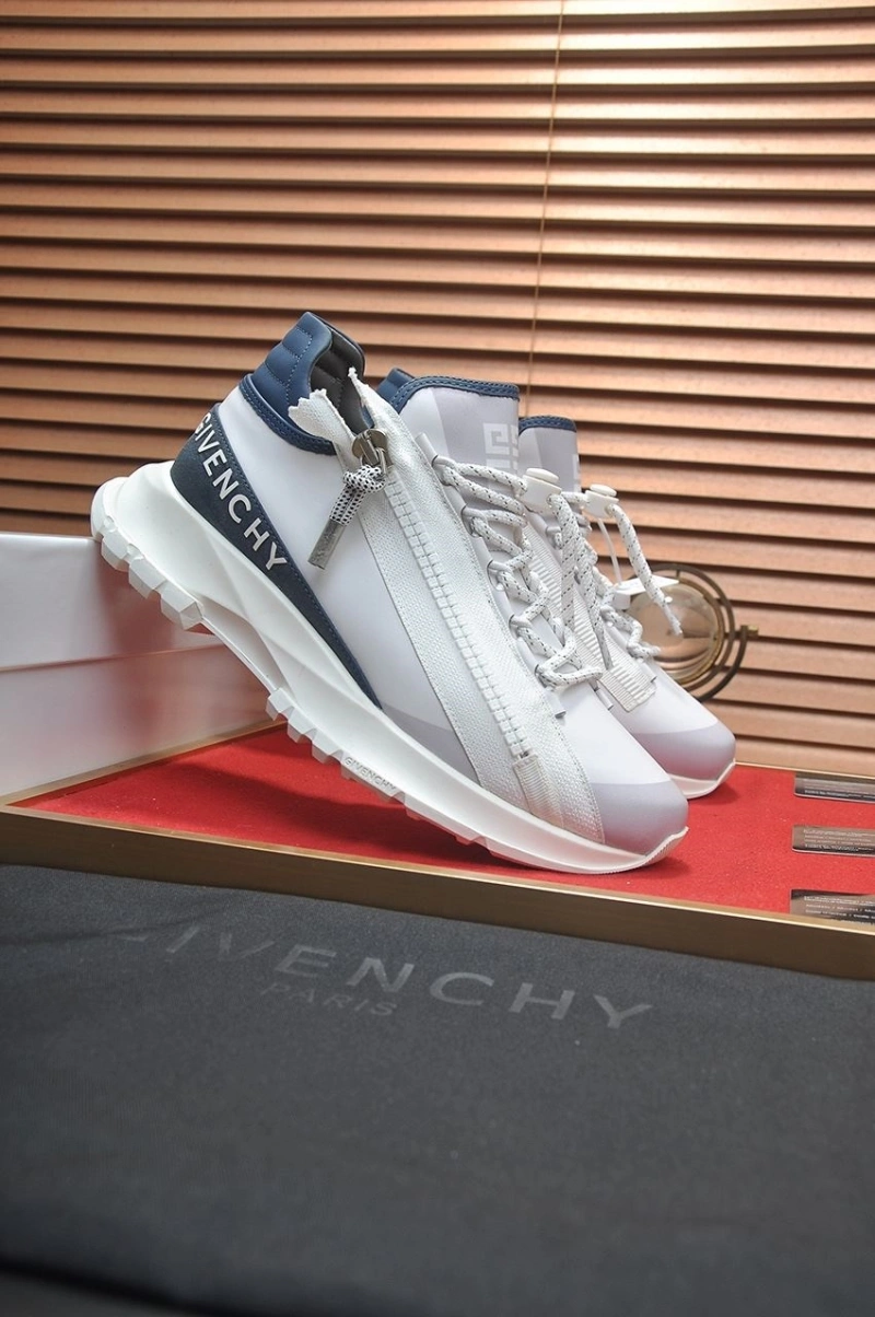 Flexible Gxvxnchy Sneakers 153356