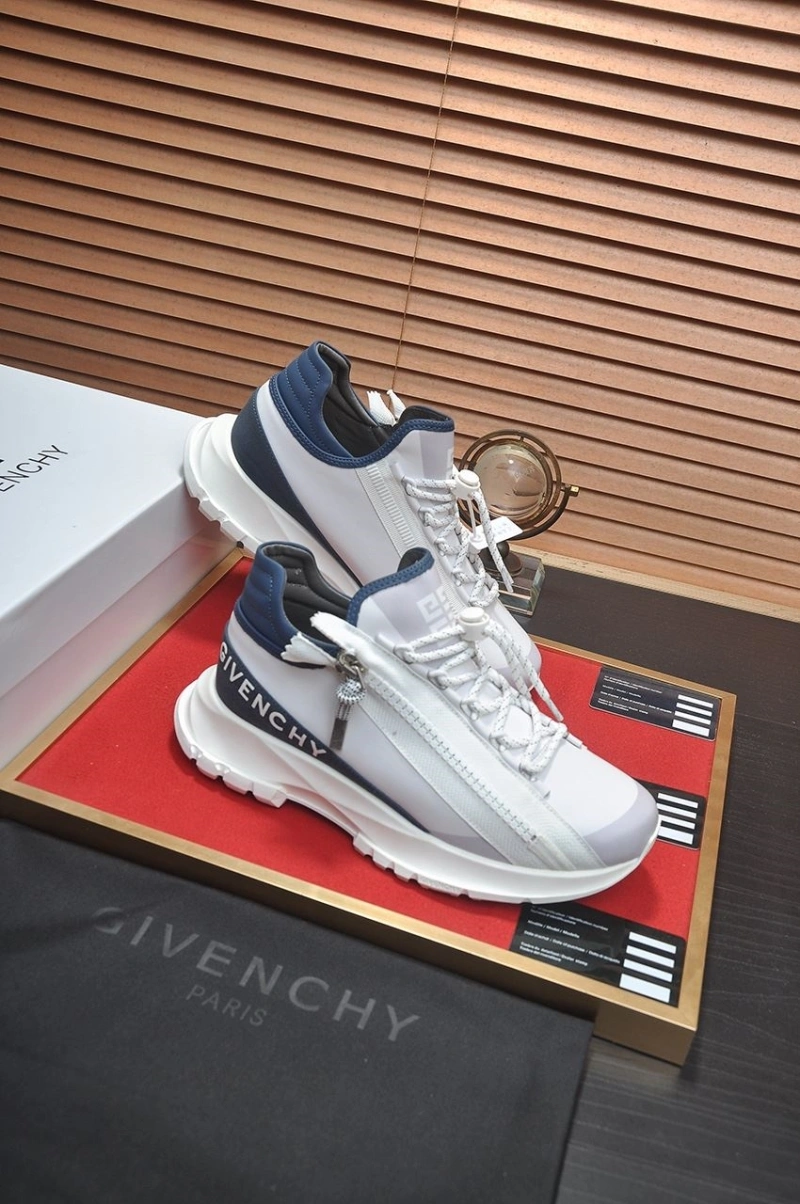 Flexible Gxvxnchy Sneakers 153356