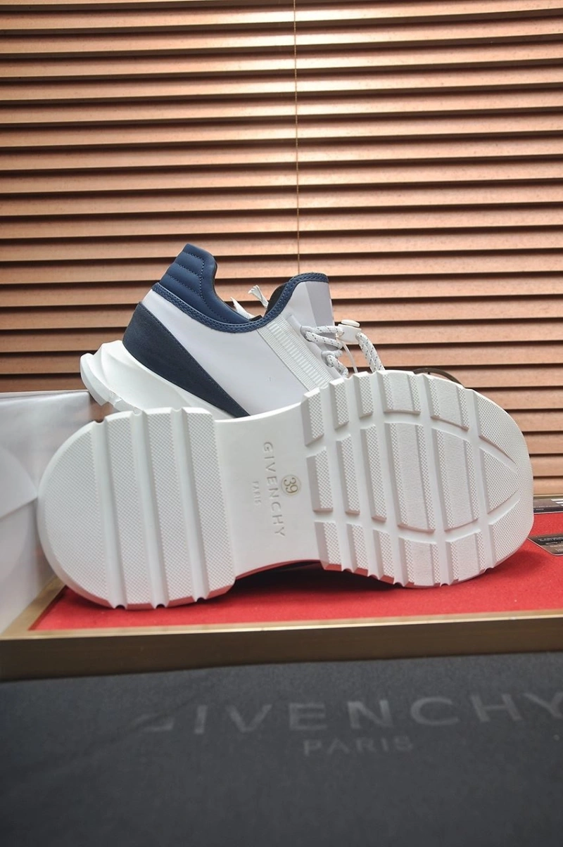 Flexible Gxvxnchy Sneakers 153356