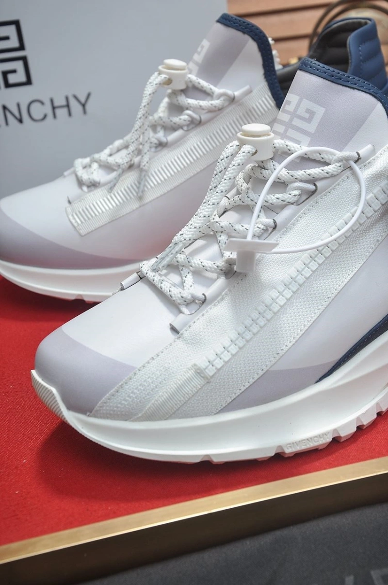 Flexible Gxvxnchy Sneakers 153356