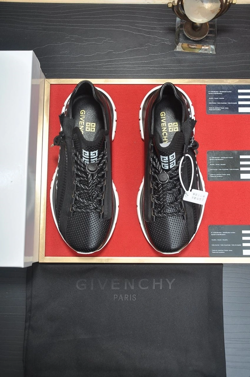Soft Gxvxnchy Sneakers 153350