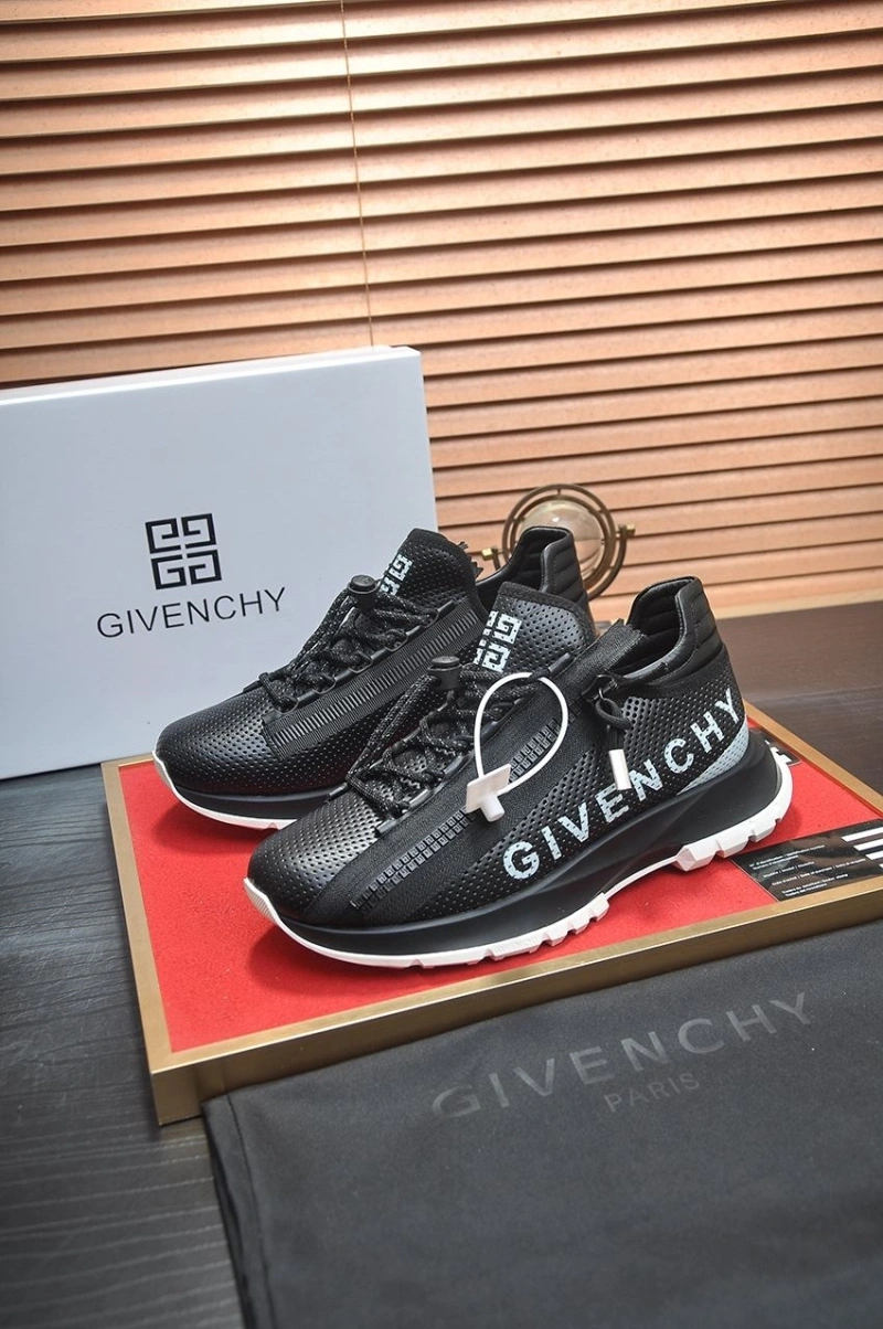 Soft Gxvxnchy Sneakers 153350