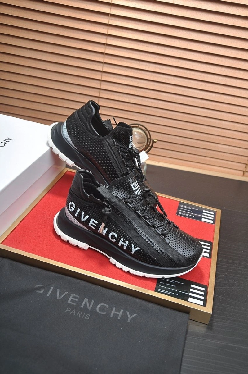 Soft Gxvxnchy Sneakers 153350