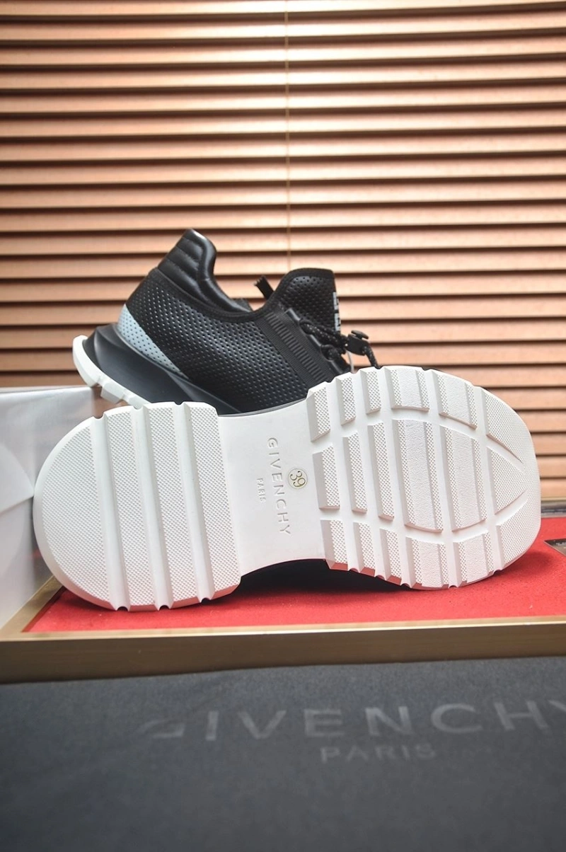 Soft Gxvxnchy Sneakers 153350