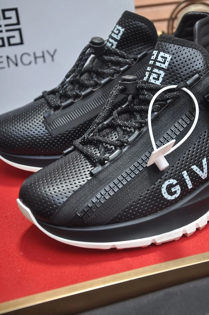 Soft Gxvxnchy Sneakers 153350