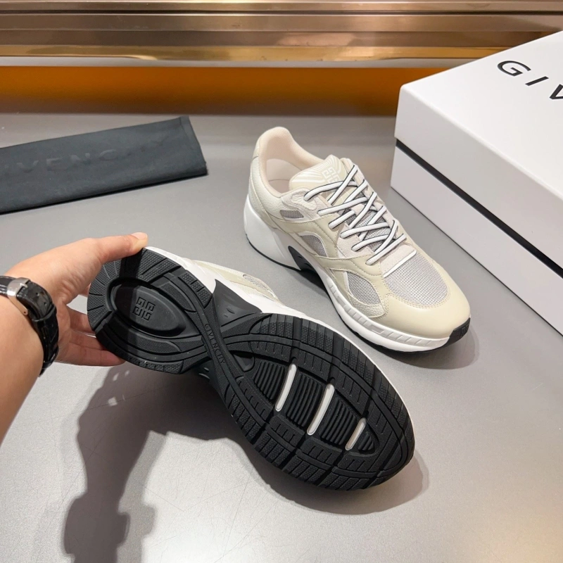 Gxvxnchy Sneakers Unique 153348