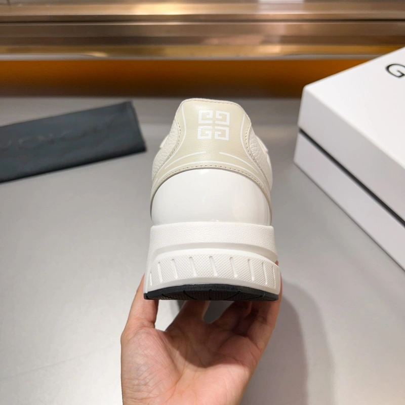Gxvxnchy Sneakers Unique 153348