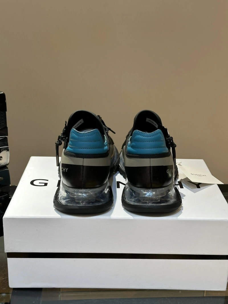 Gxvxnchy Sneakers Classic 153347