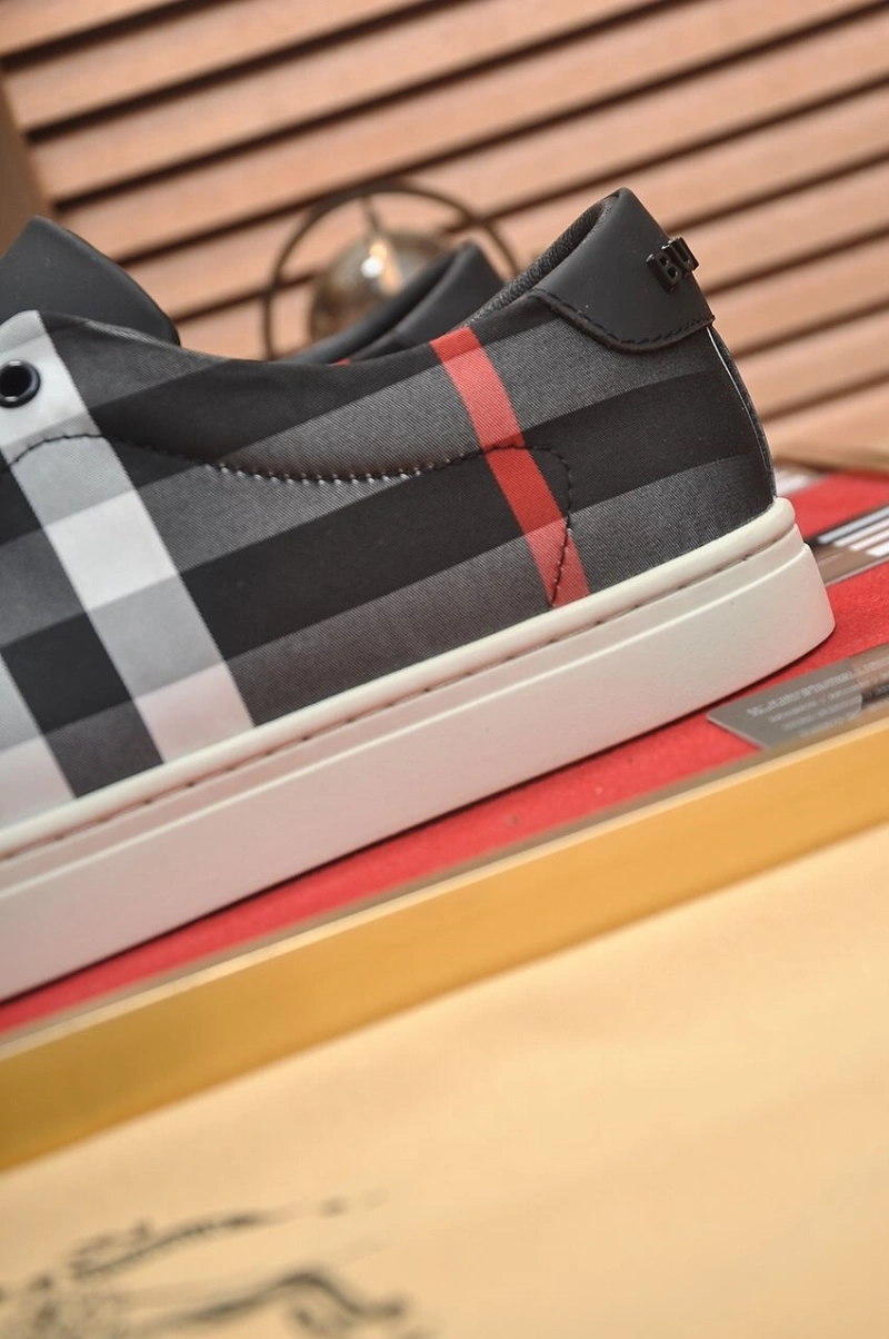 Soft Bxrbxrry Sneakers 115085