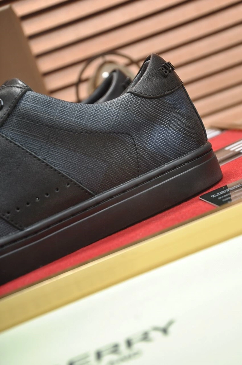 Sleek Bxrbxrry Sneakers 115061