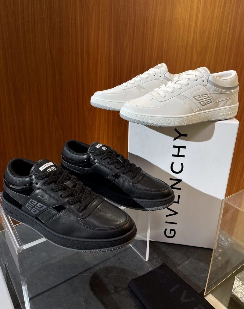 WellDesigned Gxvxnchy Sneakers 153340