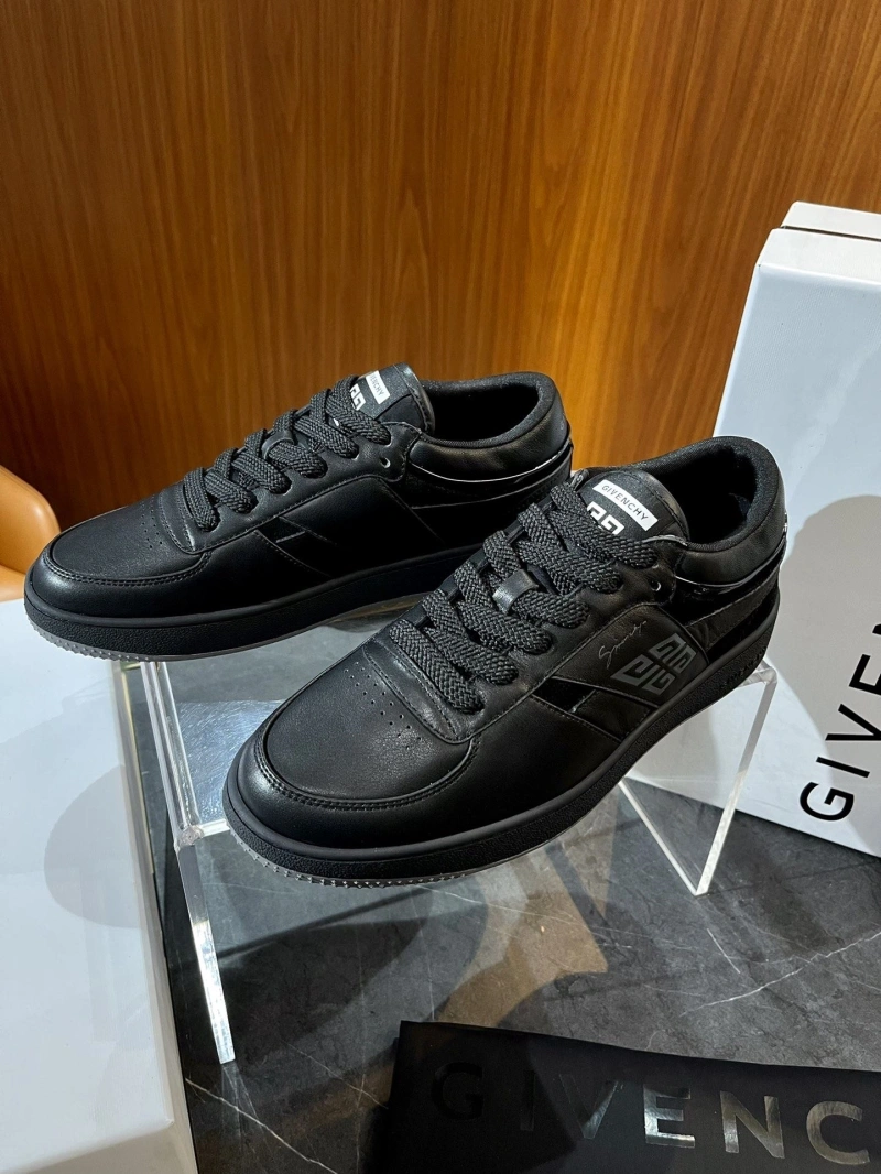 WellDesigned Gxvxnchy Sneakers 153340