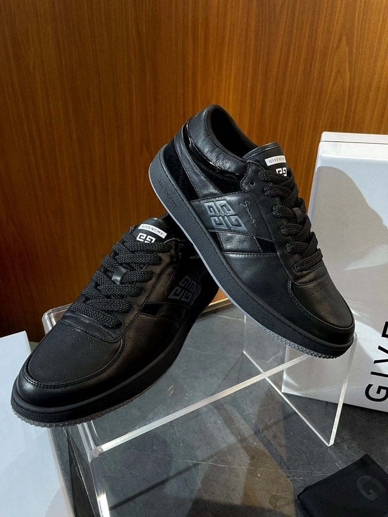 WellDesigned Gxvxnchy Sneakers 153340