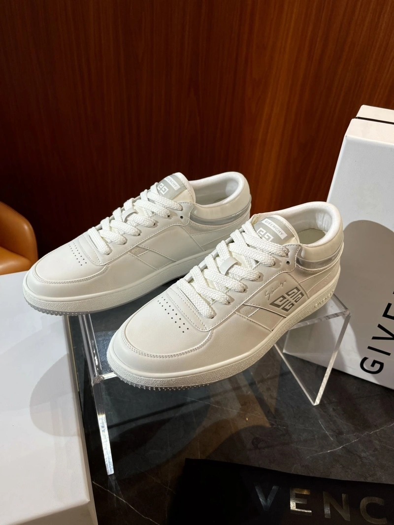 WellDesigned Gxvxnchy Sneakers 153340