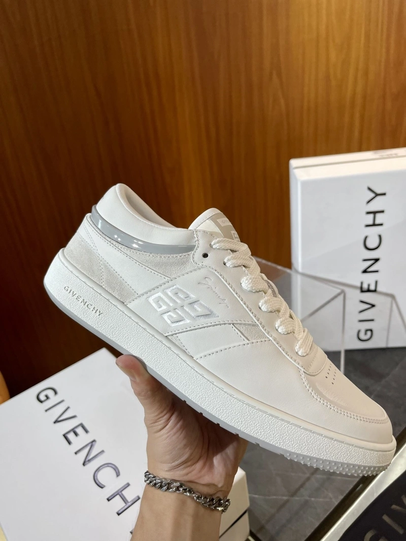 WellDesigned Gxvxnchy Sneakers 153340