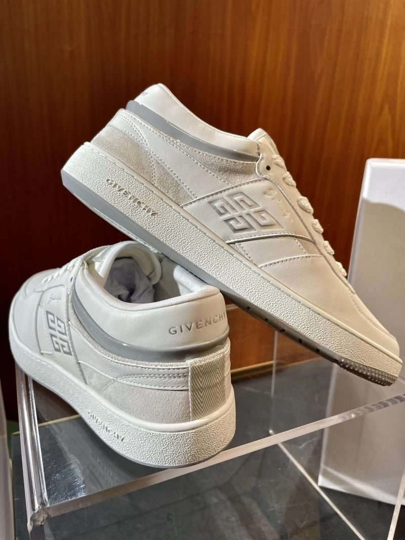 WellDesigned Gxvxnchy Sneakers 153340