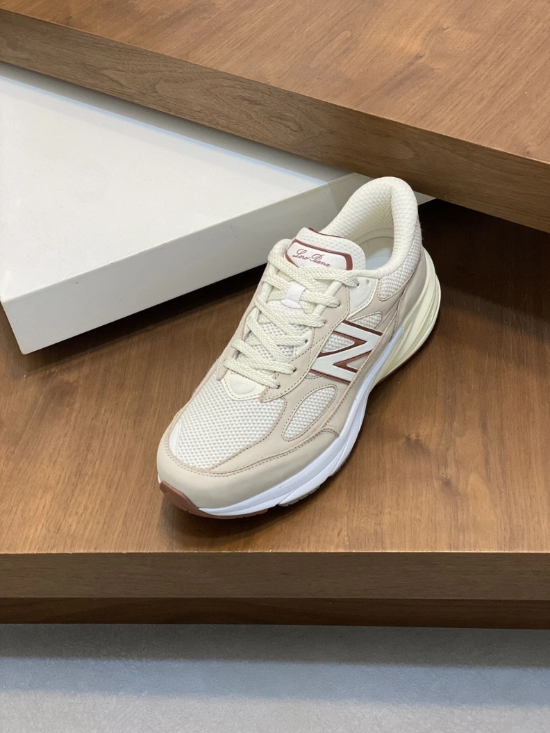 Versatile Othxr Sneakers 210740