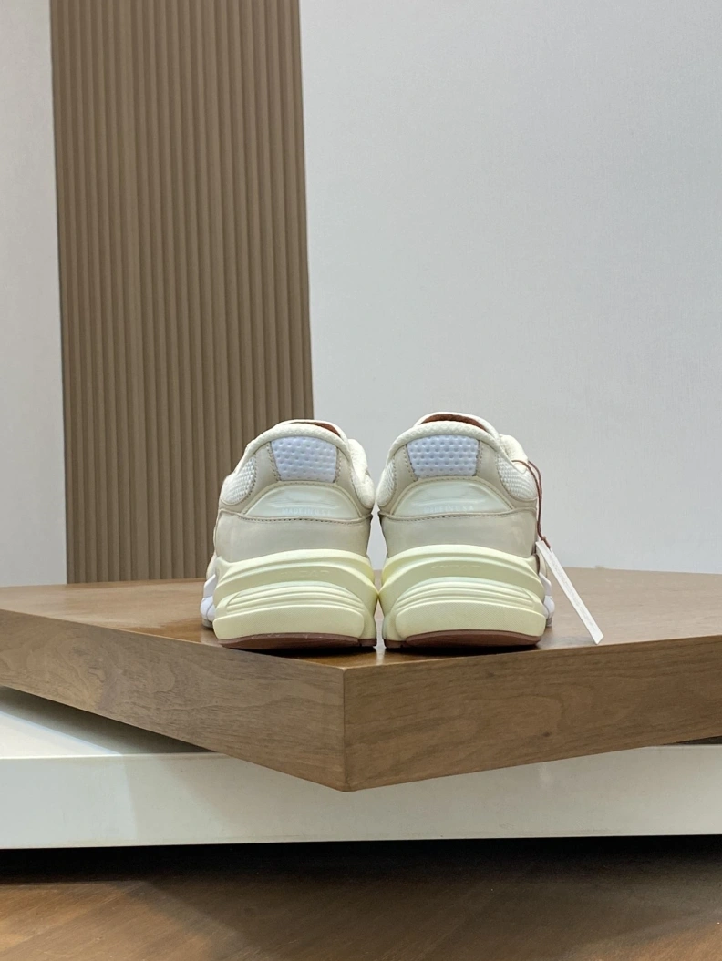 Versatile Othxr Sneakers 210740