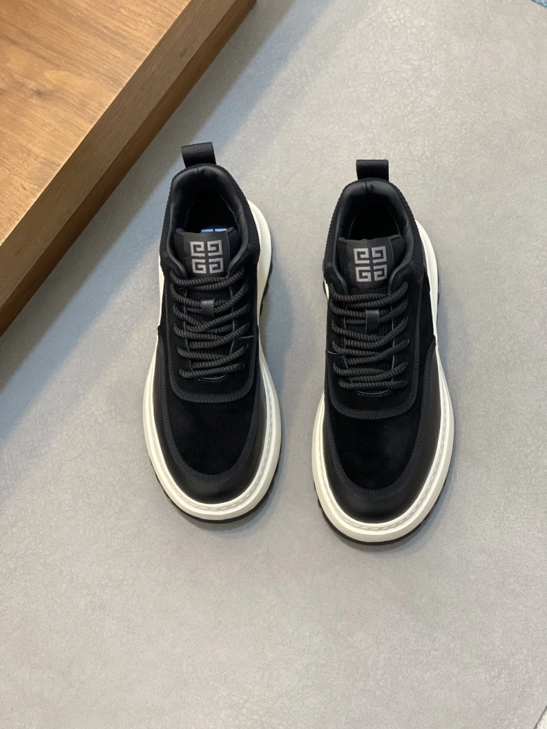 Gxvxnchy Sneakers EyeCatching 152465