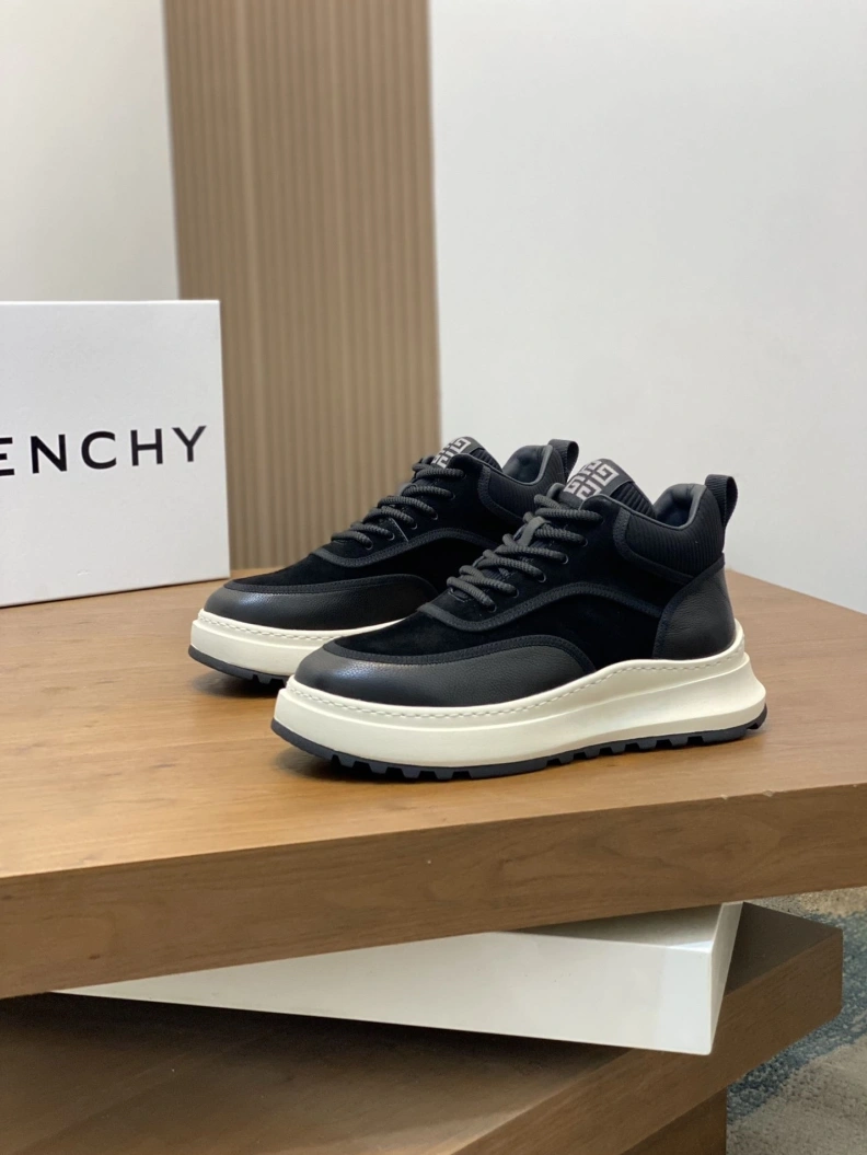 Gxvxnchy Sneakers EyeCatching 152465