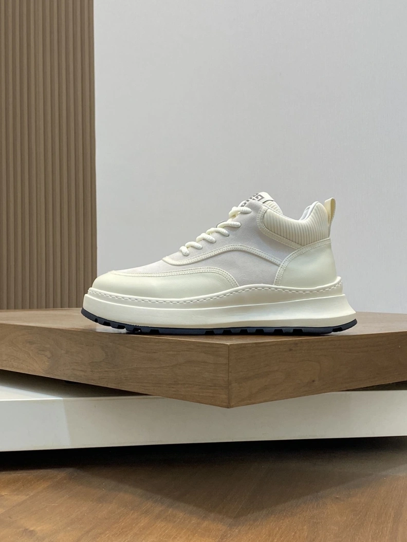 WellDesigned Gxvxnchy Sneakers 152466