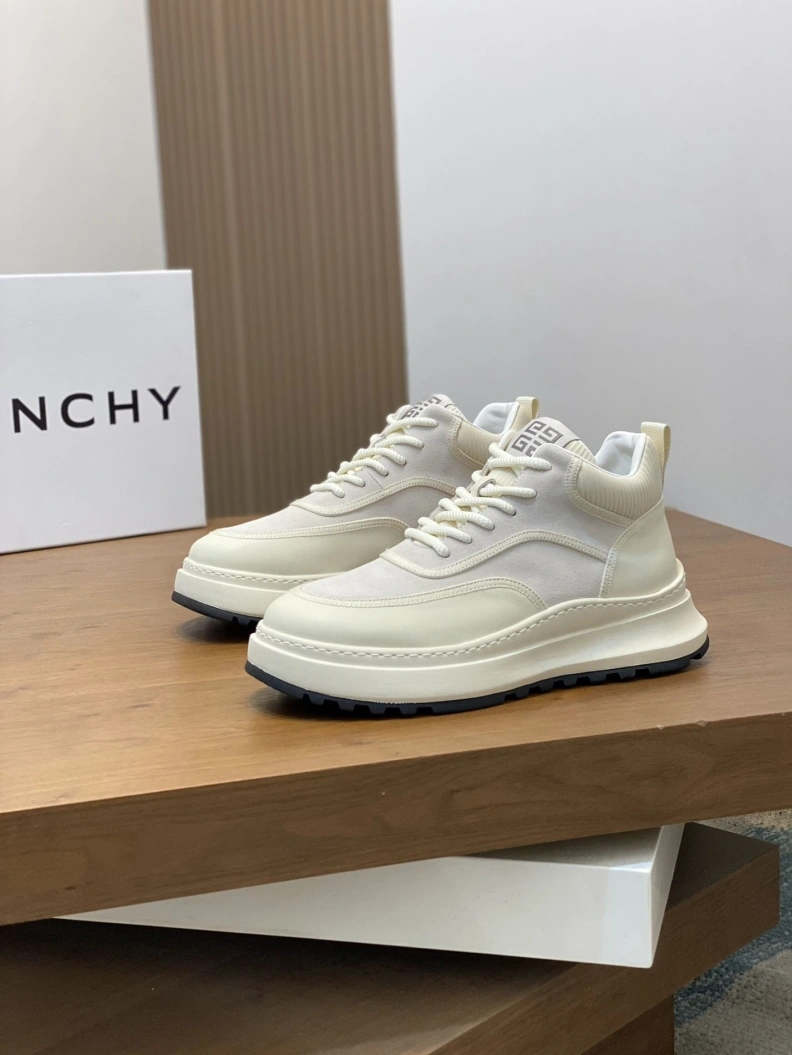 WellDesigned Gxvxnchy Sneakers 152466