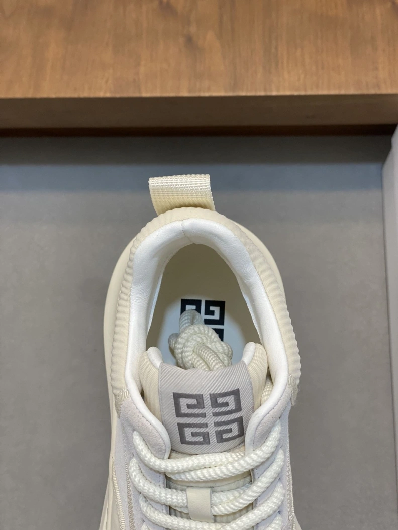 WellDesigned Gxvxnchy Sneakers 152466