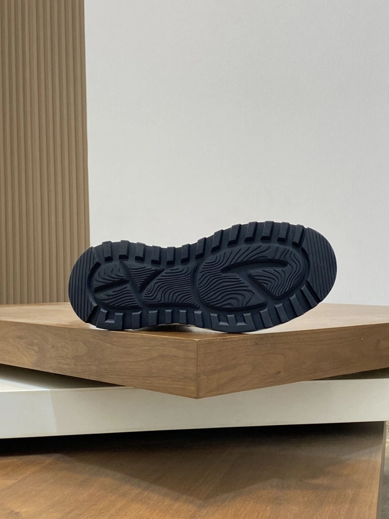 WellDesigned Gxvxnchy Sneakers 152466