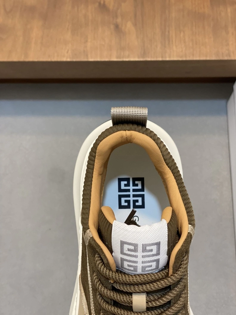 Bright Gxvxnchy Sneakers 152482