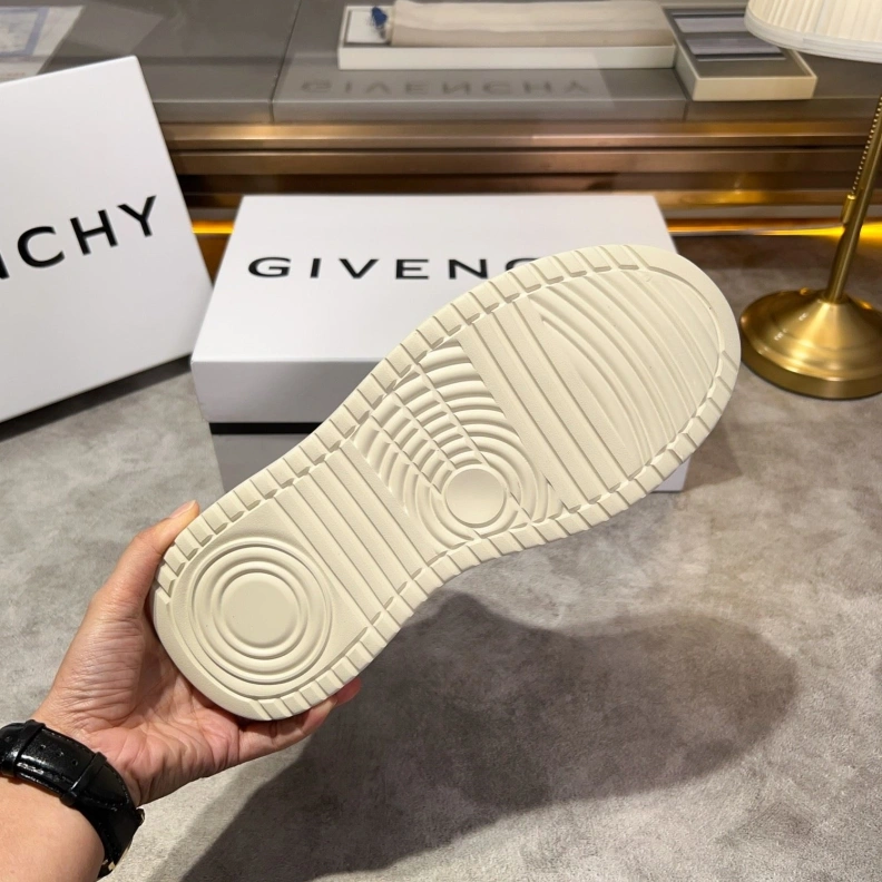 Flexible Gxvxnchy Sneakers 152480