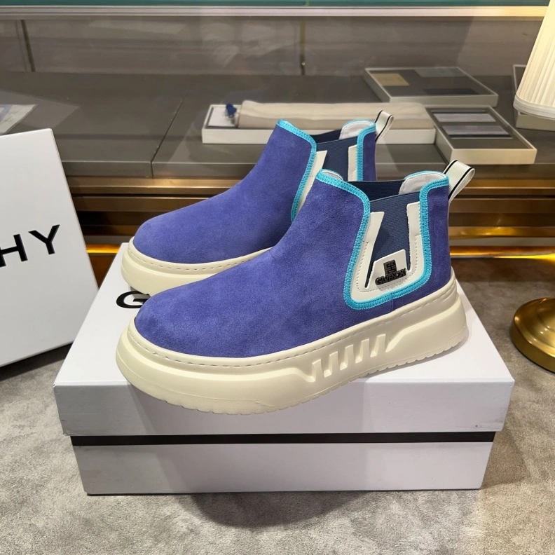 Trendsetting Gxvxnchy Sneakers 152464