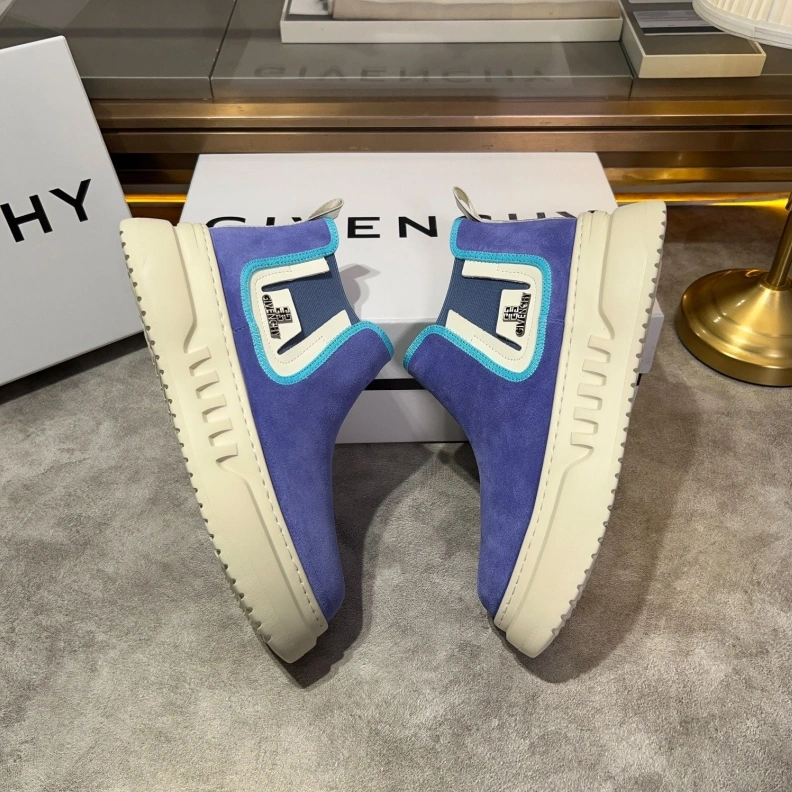 Trendsetting Gxvxnchy Sneakers 152464