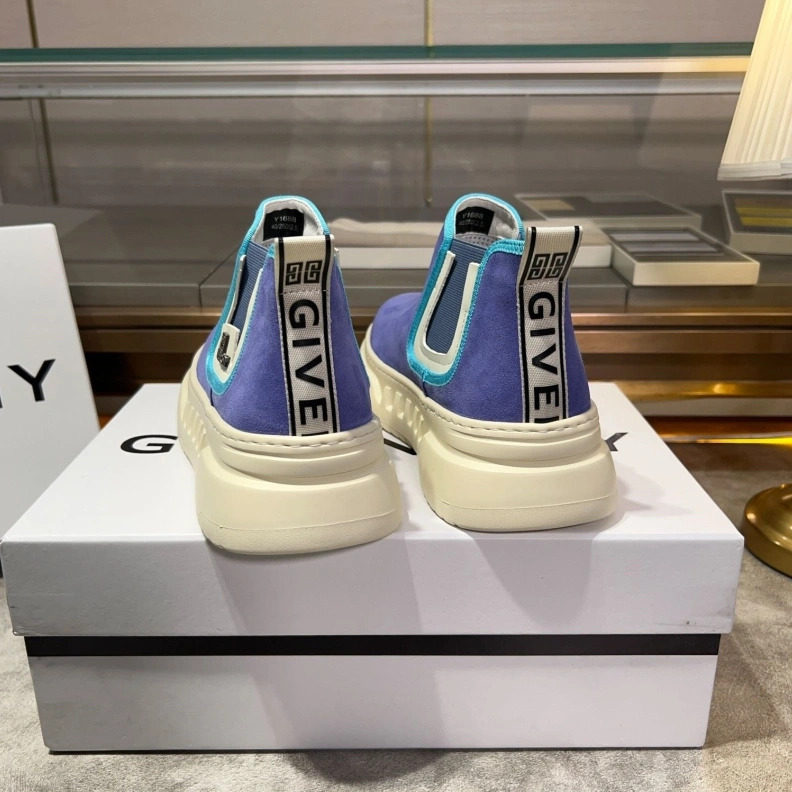 Trendsetting Gxvxnchy Sneakers 152464