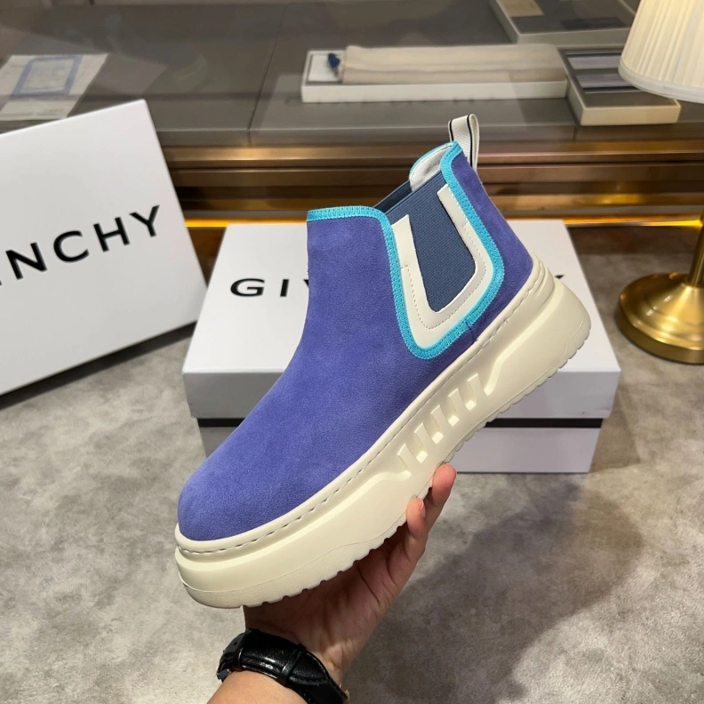 Trendsetting Gxvxnchy Sneakers 152464