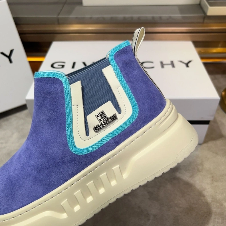 Trendsetting Gxvxnchy Sneakers 152464
