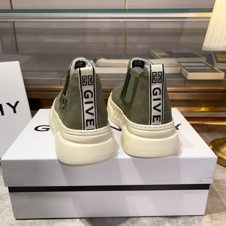 Gxvxnchy Sneakers Unique 152477