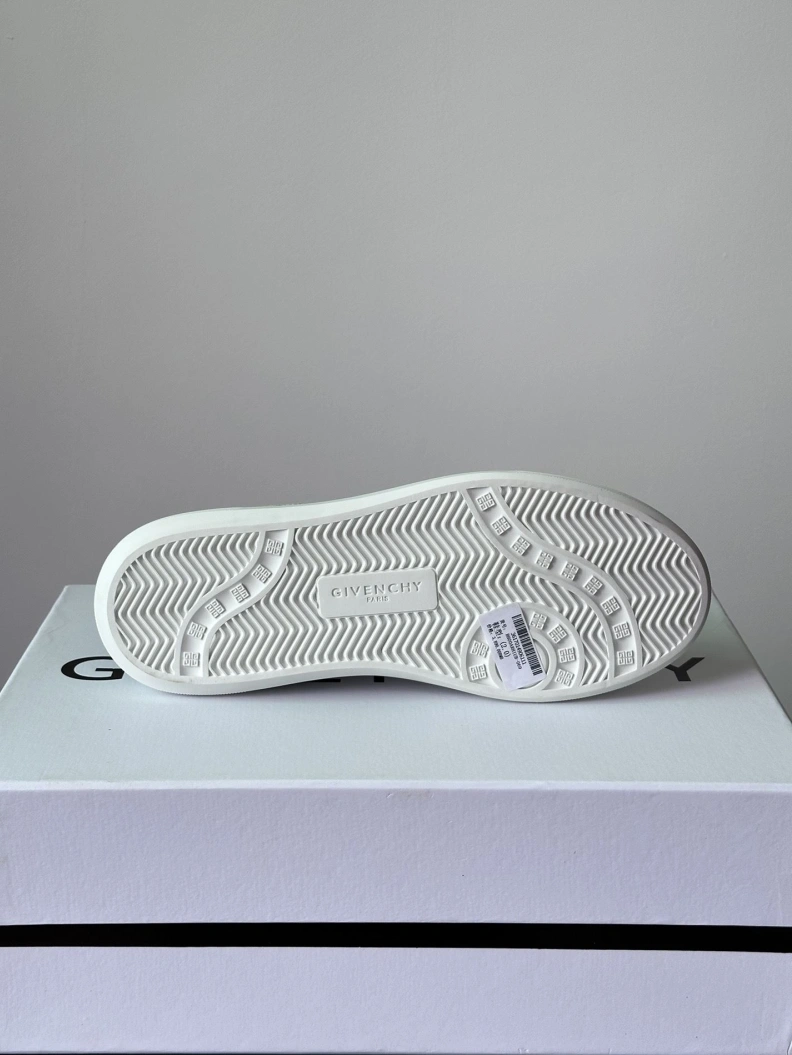 EyeCatching Gxvxnchy Sneakers 152473