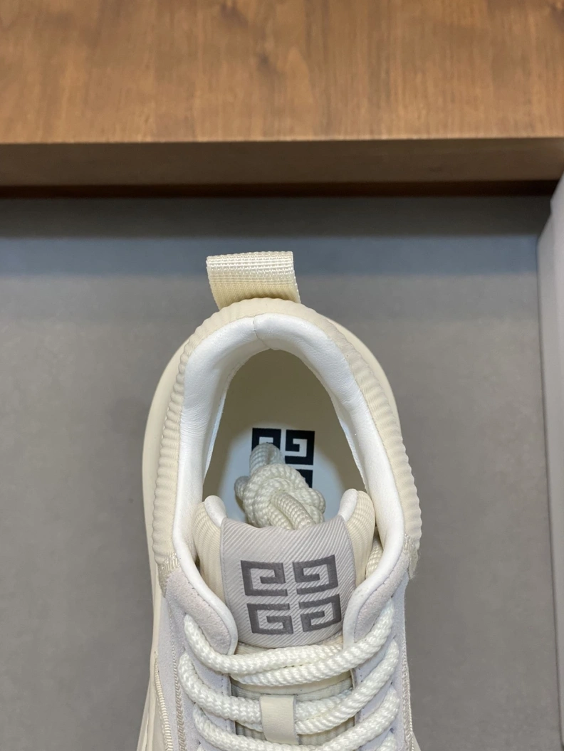 Timeless Gxvxnchy Sneakers 152462