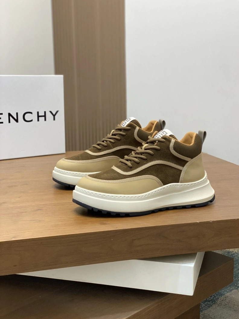 WellDesigned Gxvxnchy Sneakers 152476