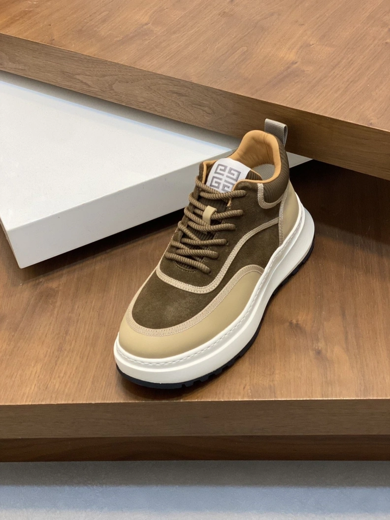 WellDesigned Gxvxnchy Sneakers 152476