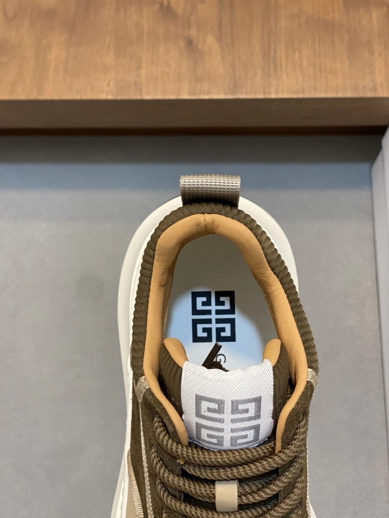 WellDesigned Gxvxnchy Sneakers 152476