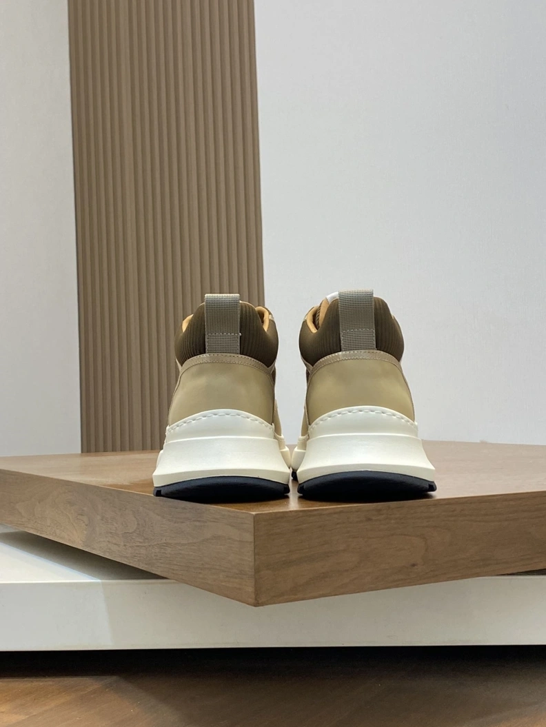 WellDesigned Gxvxnchy Sneakers 152476