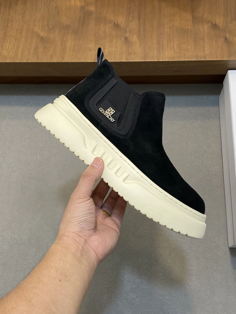 Sophisticated Gxvxnchy Sneakers 152459