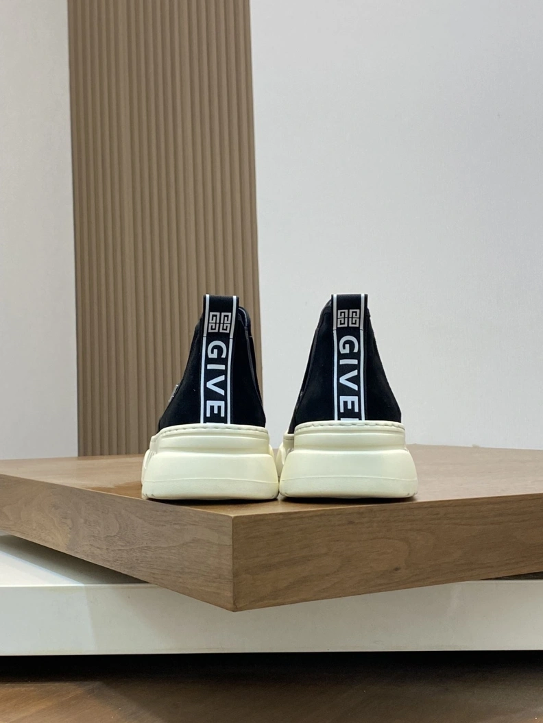 Sophisticated Gxvxnchy Sneakers 152459