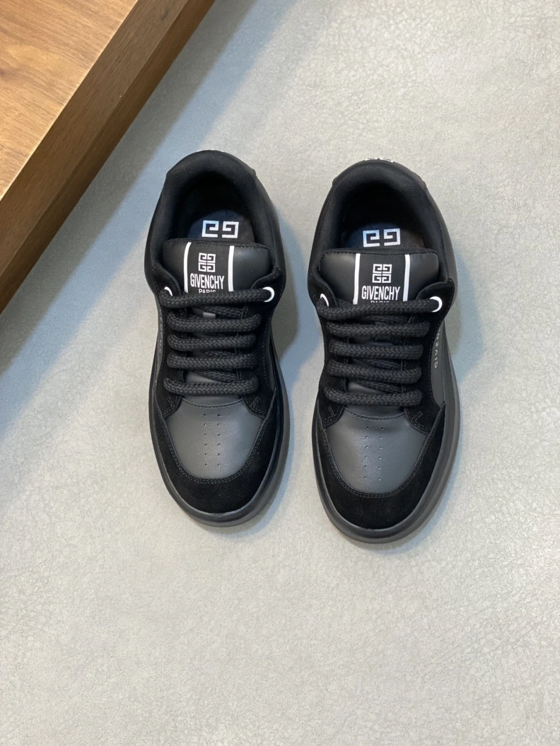 Lightweight Gxvxnchy Sneakers 152456