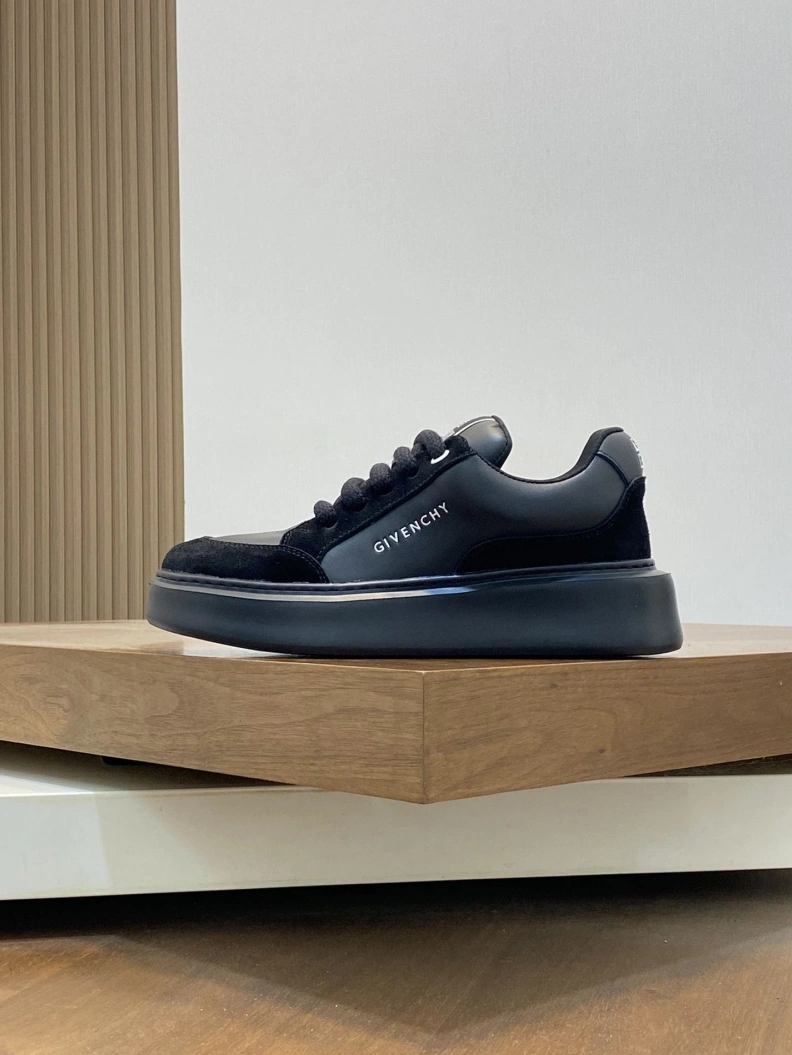 Lightweight Gxvxnchy Sneakers 152456
