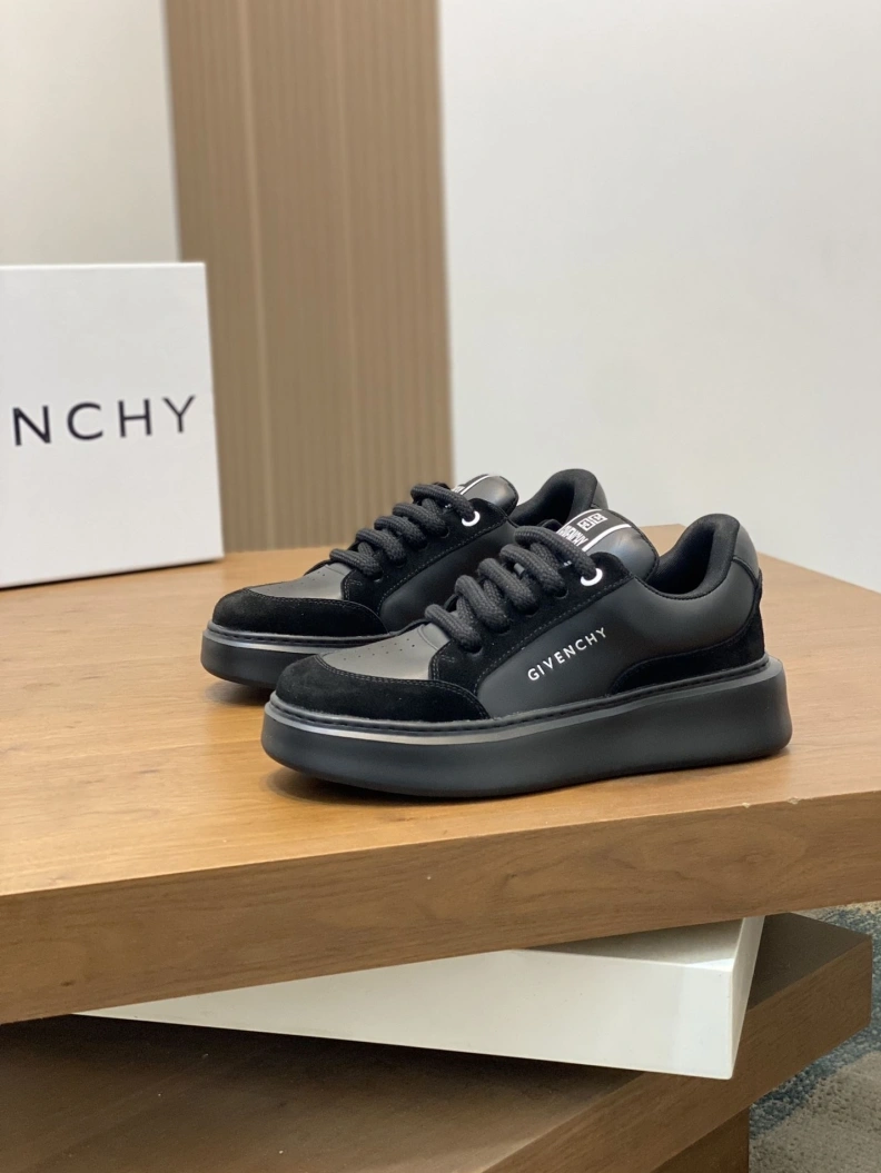 Lightweight Gxvxnchy Sneakers 152456