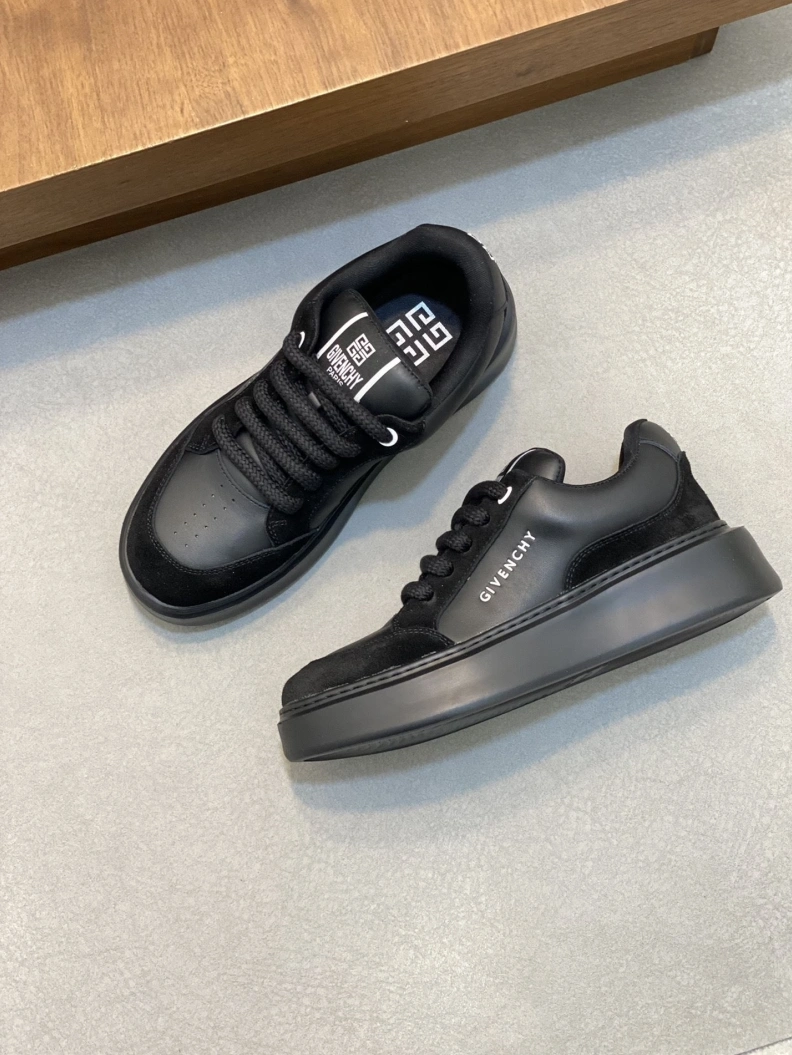 Lightweight Gxvxnchy Sneakers 152456