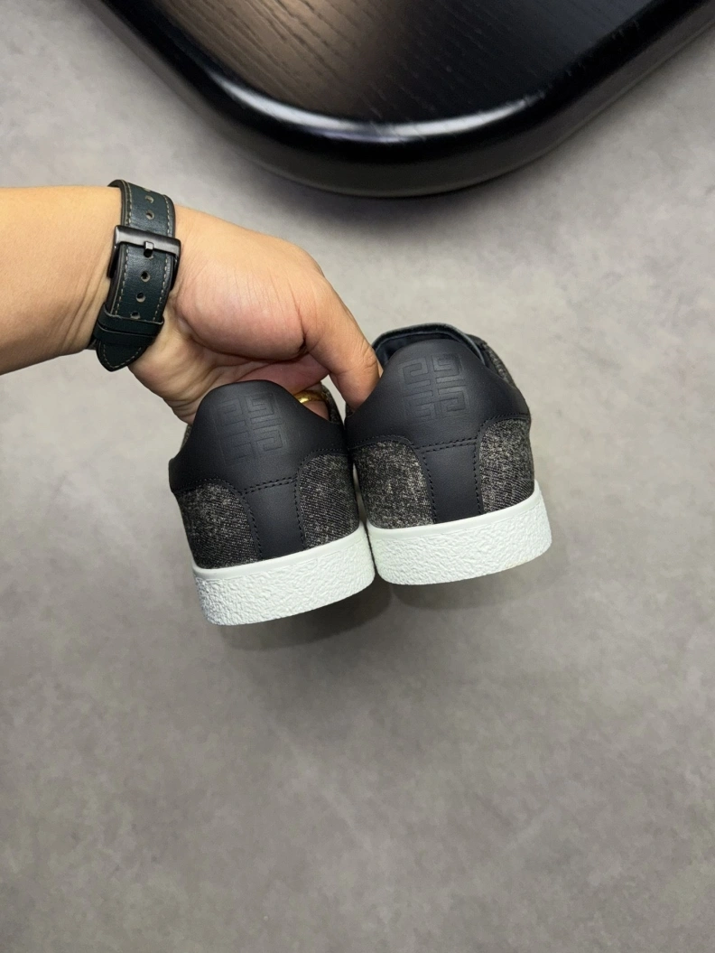 Gxvxnchy Sneakers Modern 152452